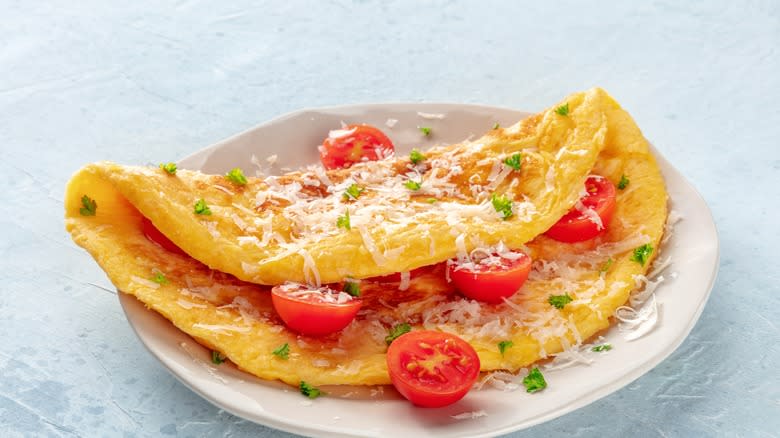 Omelet with cheese and tomatoes