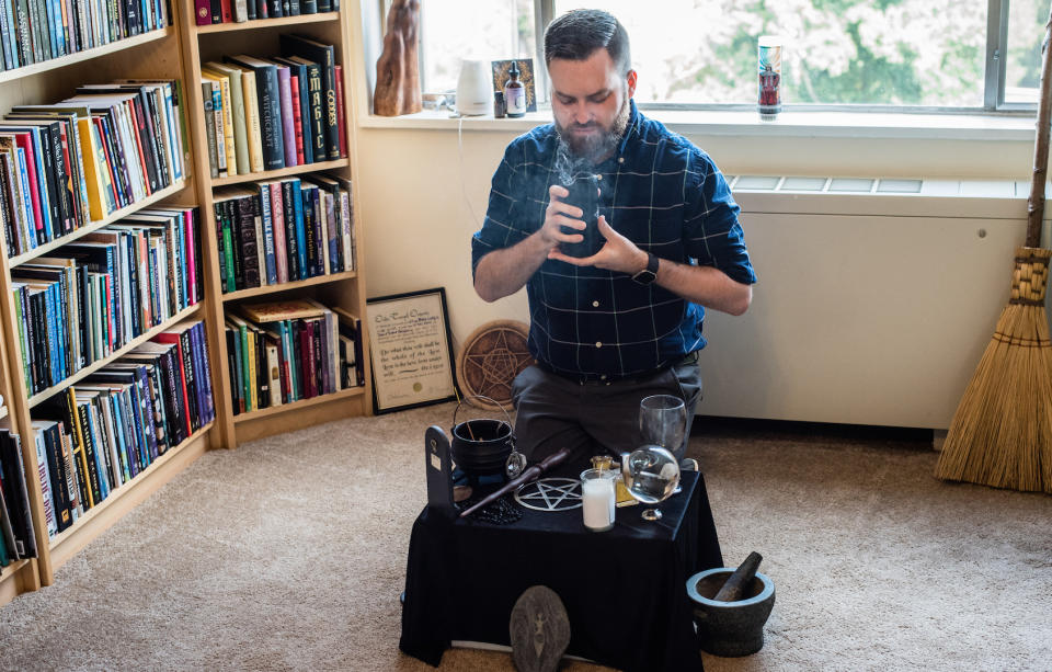 David Salisbury practica la religión Wicca desde los 12 años y actualmente dirige una congregación de ese culto en Washington DC. (Getty Images)