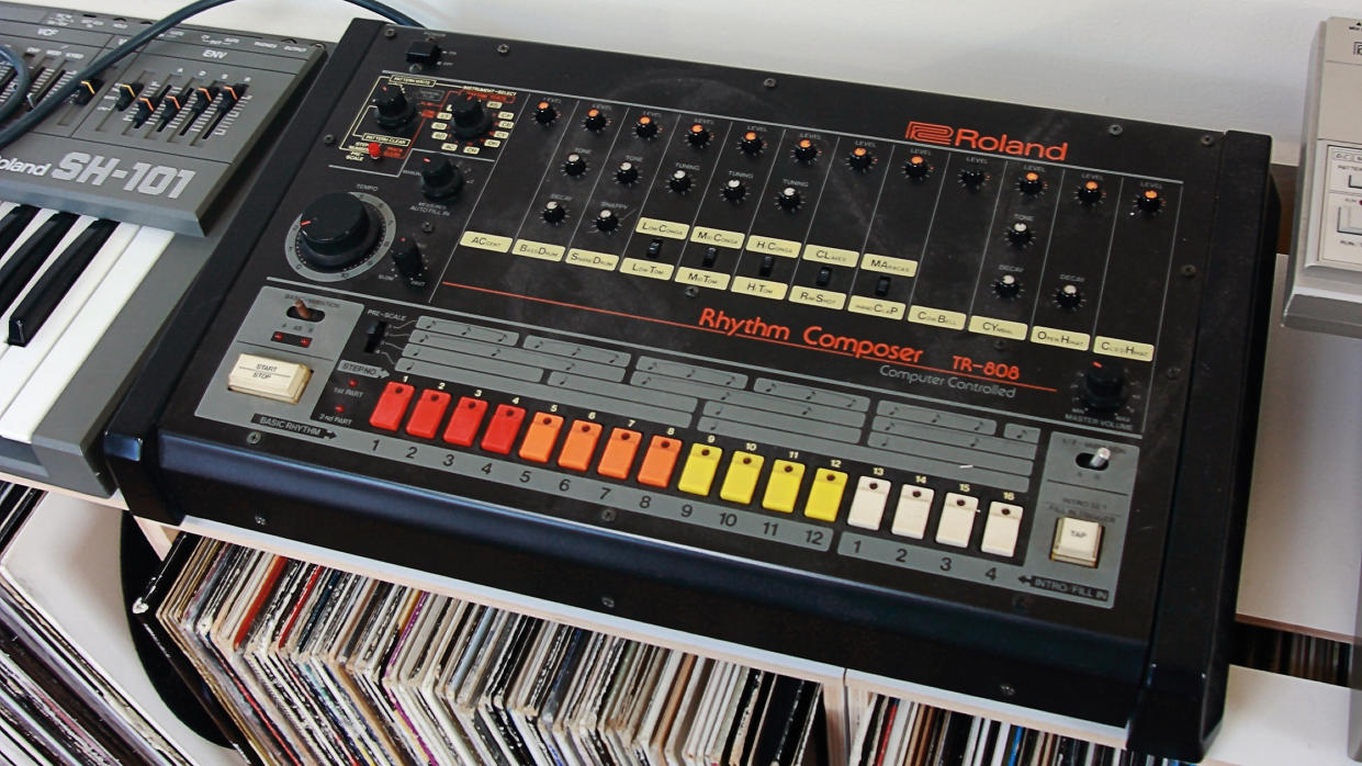  Roland tr-808. 