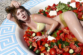 Waiter, there's a model in my salad (Nikos Papadopoulos/The CW/Pottle Productions Inc)