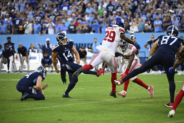 Titans blow 13-point lead, then miss potential winning FG