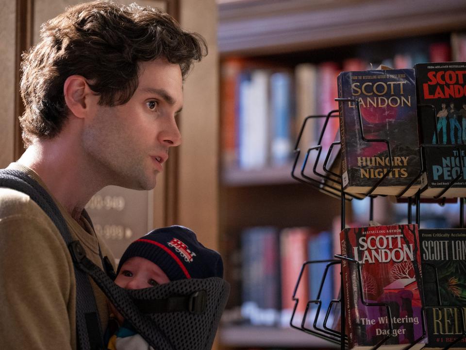 PENN BADGLEY as JOE GOLDBERG in episode 301 of YOU