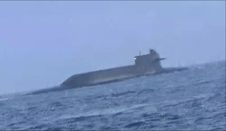 <strong>澎湖漁民驚見解放軍核潛艦浮出海面。（圖／中天新聞）</strong>