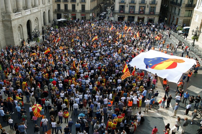 Supporters of the unity of Spain demonstrate in Barcelona