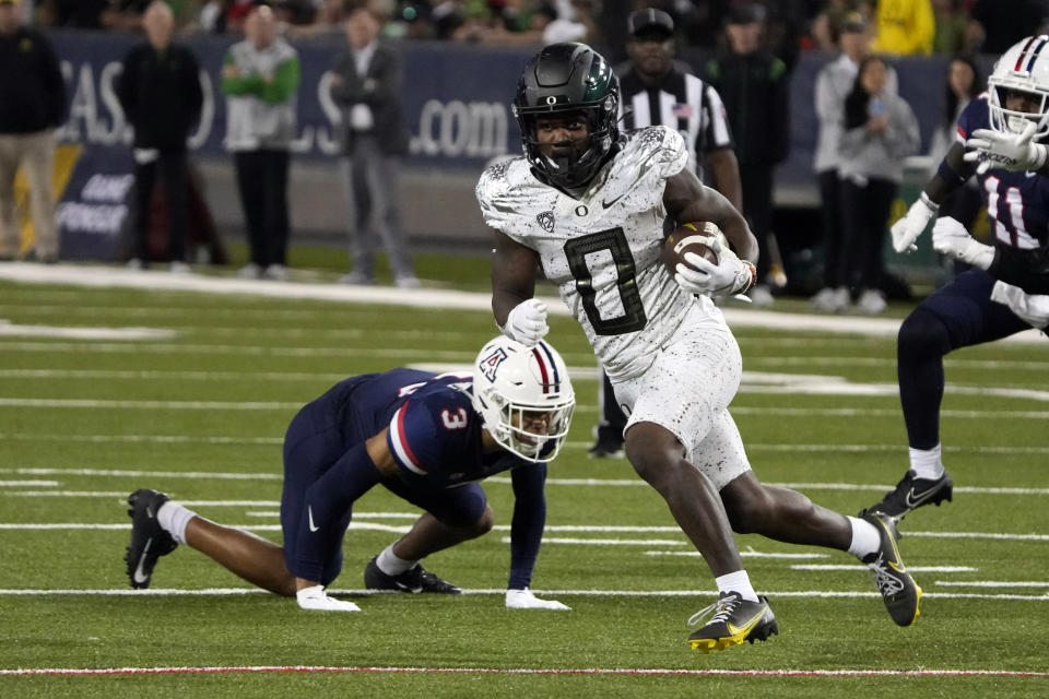 Oregon running back Bucky Irving (0) scores a touchdown against Arizona during the second half of an NCAA college football game Saturday, Oct. 8, 2022, in Tucson, Ariz. (AP Photo/Rick Scuteri)