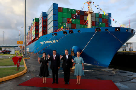 (L-R) Peng Liyuan, wife of China's President Xi jinping, China's President Xi Jinping, Panama's President Juan Carlos Varela and first lady Lorena Castillo pose for a picture at the Cocoli locks during a visit to the expanded Panama Canal, in Panama City, Panama December 3, 2018. REUTERS/Carlos Jasso