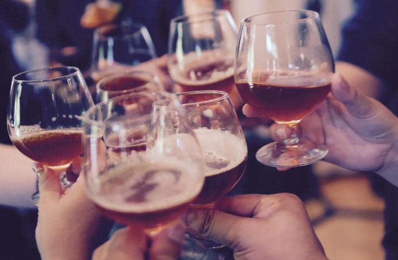染疫比利時籍工程師（案469）曾到台中2間酒吧消費，接觸40人。（Pixabay）