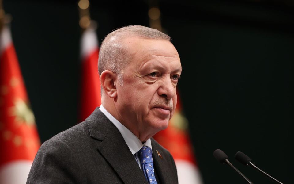 Über den türkischen Staatspräsidenten Recep Tayyip Erdogan wurden im schwedischen Fernsehen Witze gerissen. Das hat Folgen. (Bild: Getty Images/2022 dia images/Handout)