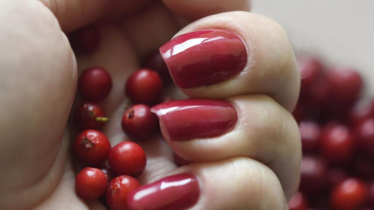 thanksgiving nails cranberry design
