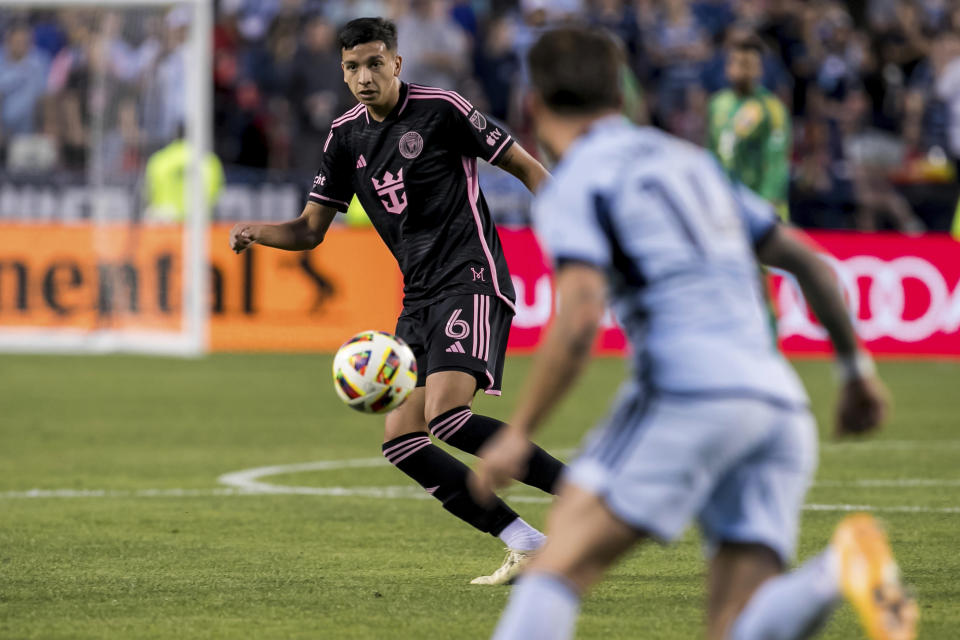 Inter Miami midfielder Tomás Aviles (6) attacks the ball upfield during the first half of an MLS soccer match against Sporting Kansas City, Saturday, April 13, 2024, in Kansas City, Mo. (AP Photo/Nick Tre. Smith)