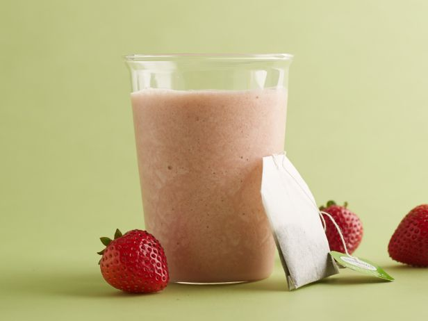 April: Strawberry-Green Tea Smoothie