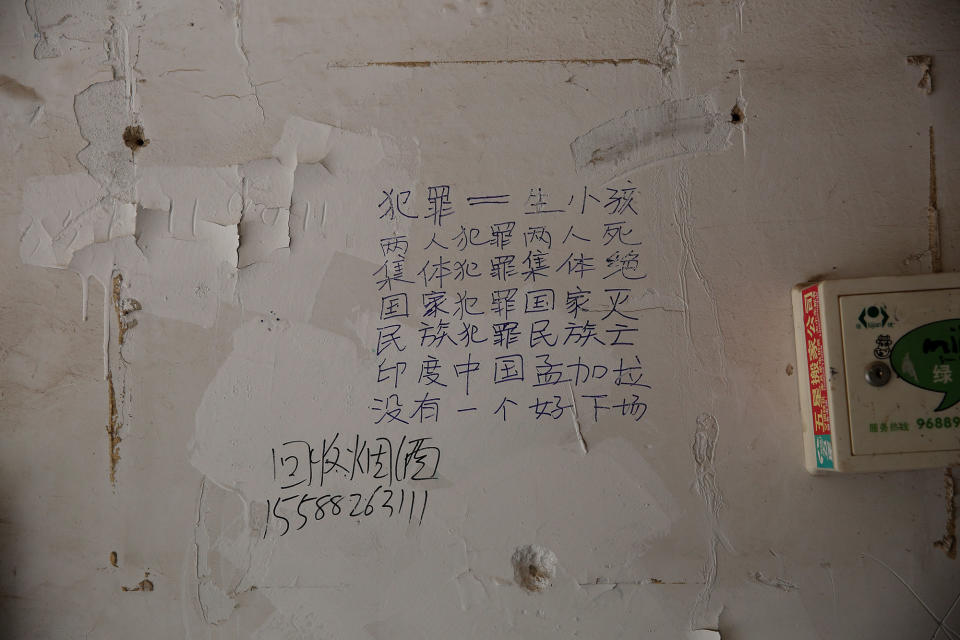 <p>Chinese characters reading “crime equals to giving birth, two people crime, two people die, group crime, group die, country crimes, country dies, ethnic crimes, ethnic dies, India China Bangladesh, none will have a good end” are seen on a wall inside a residential building next to the scene of an explosion inside a kindergarten in Fengxian County of Xuzhou in Jiangsu Province, China, June 16, 2017. (Photo: Aly Song/Reuters) </p>