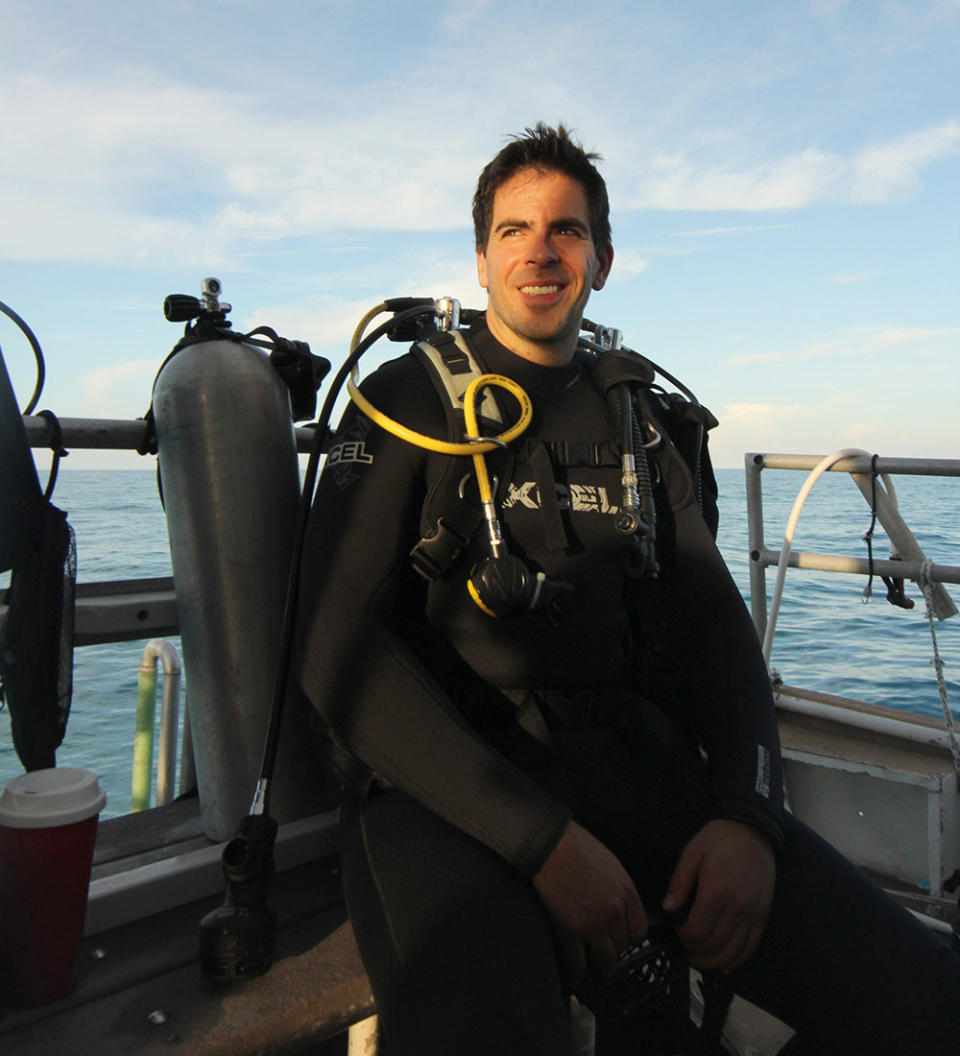 FIN, Eli Roth in scuba gear, ready to meet sharks in the Bahamas, 2021