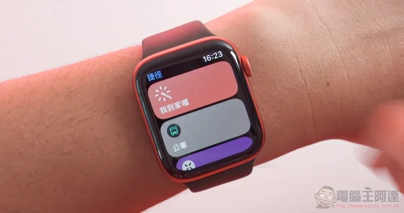 ▲圖：可以直接使用捷徑（好用！），三方的手錶 App 應該也是在 watchOS 7 的升級後變得更為可用。像是 Line 與 Facebook Messenger 都可以更快速的查看聊天室訊息。