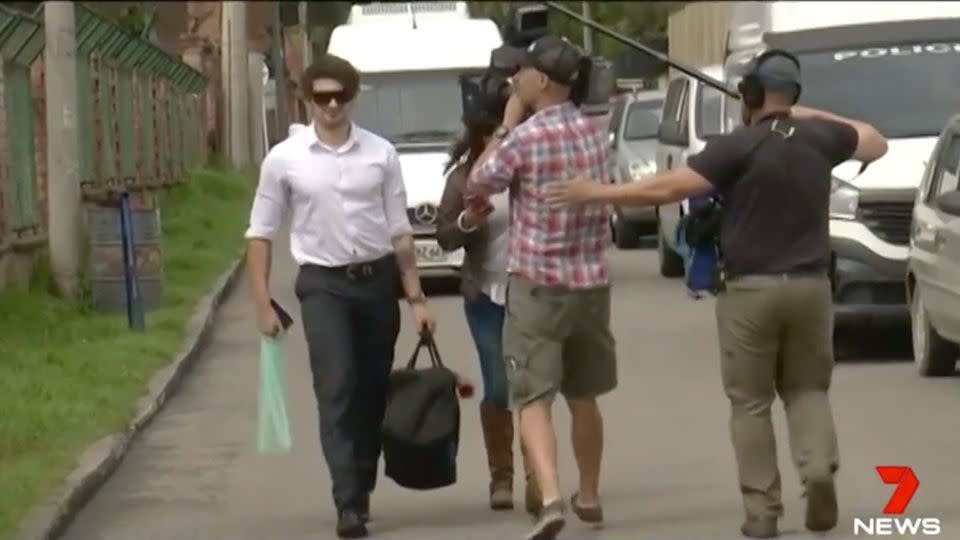 Mr Broadbridge arrived at the prison with some food, an overnight bag and a single rose. Source: 7 News