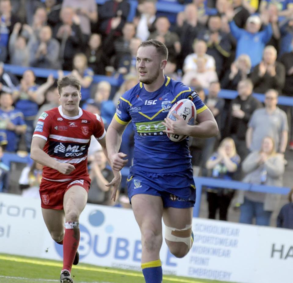 Warrington Guardian: Con la esperanza de que sus problemas de lesiones hayan quedado atrás, aquí está Currie anotando contra Hull KR a principios de 2018