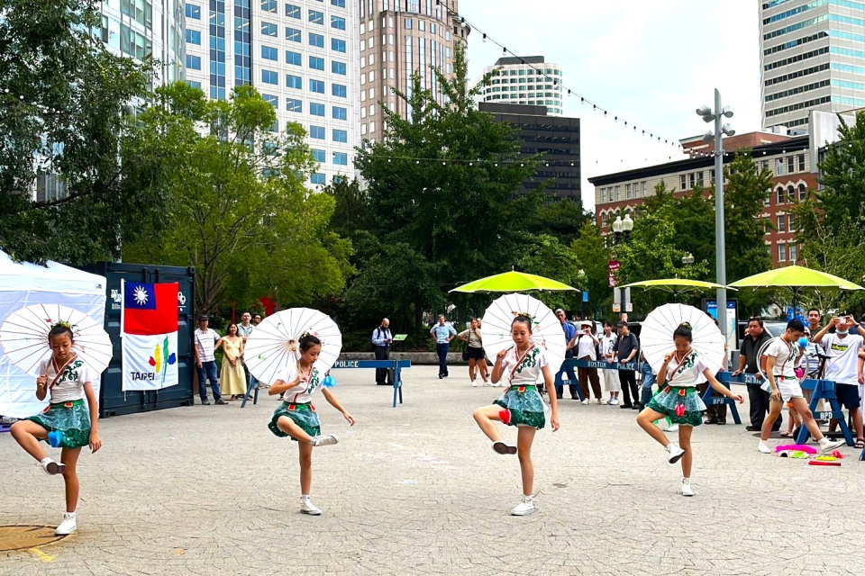 臺北市青少年民俗運動訪問團訪美首站在波士頓演出