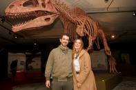 <p>Felipe Andreoli com a mulher, Rafa Brites, em exposição de dinossauros (Foto: Clayton Felizardo / Brazilnews)</p> 