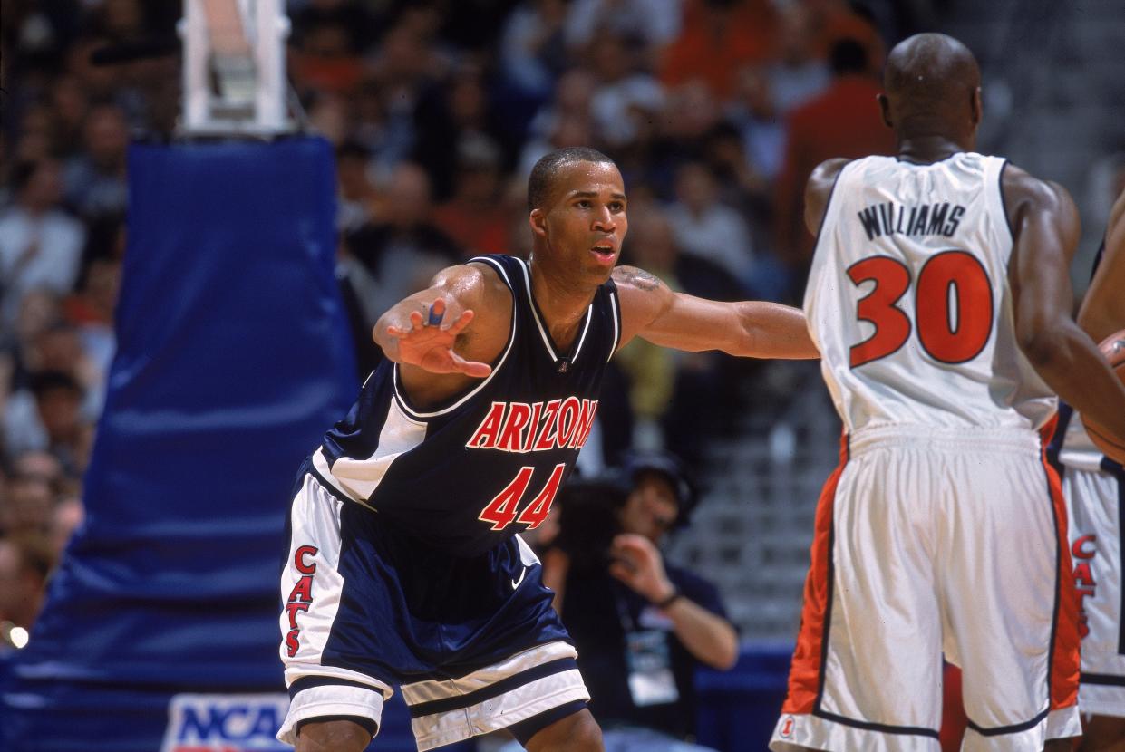 Richard Jefferson #44 of the Arizona Wildcats guards Frank Williams #30 of the Illinois Fighting Illini during the game at the Alamodome in San Antonio on March 25, 2001.