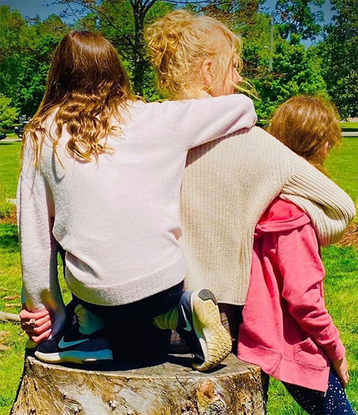 Nicole Kidman con sus hijas Sunday y Faith