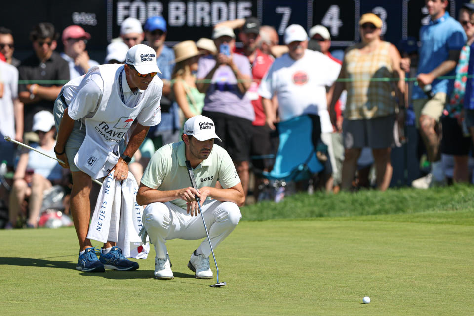 El 'look' de Patrick Cantlay, el gran número de Rory McIlroy entre cinco conclusiones del sábado en el Travelers Championship