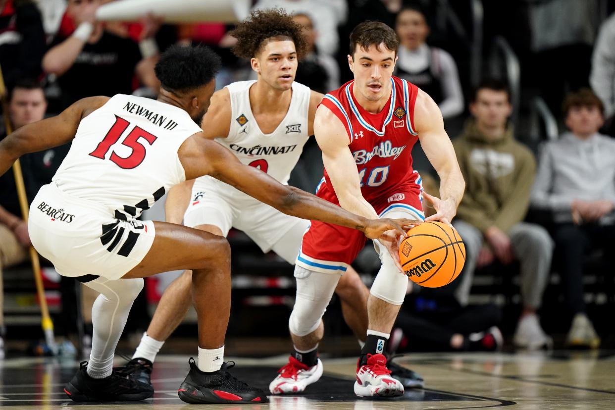 Bradley guard Connor Hickman (10), maintaining possession as Cincinnati forward John Newman III (15) goes for the steal, is transferring to the Bearcats.