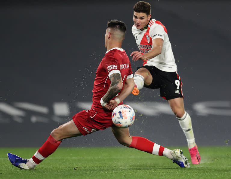 Álvarez, contra huracán en el Monumental, el primero de agosto de 2021. Fue empate por 1 a 1 aquella tarde.