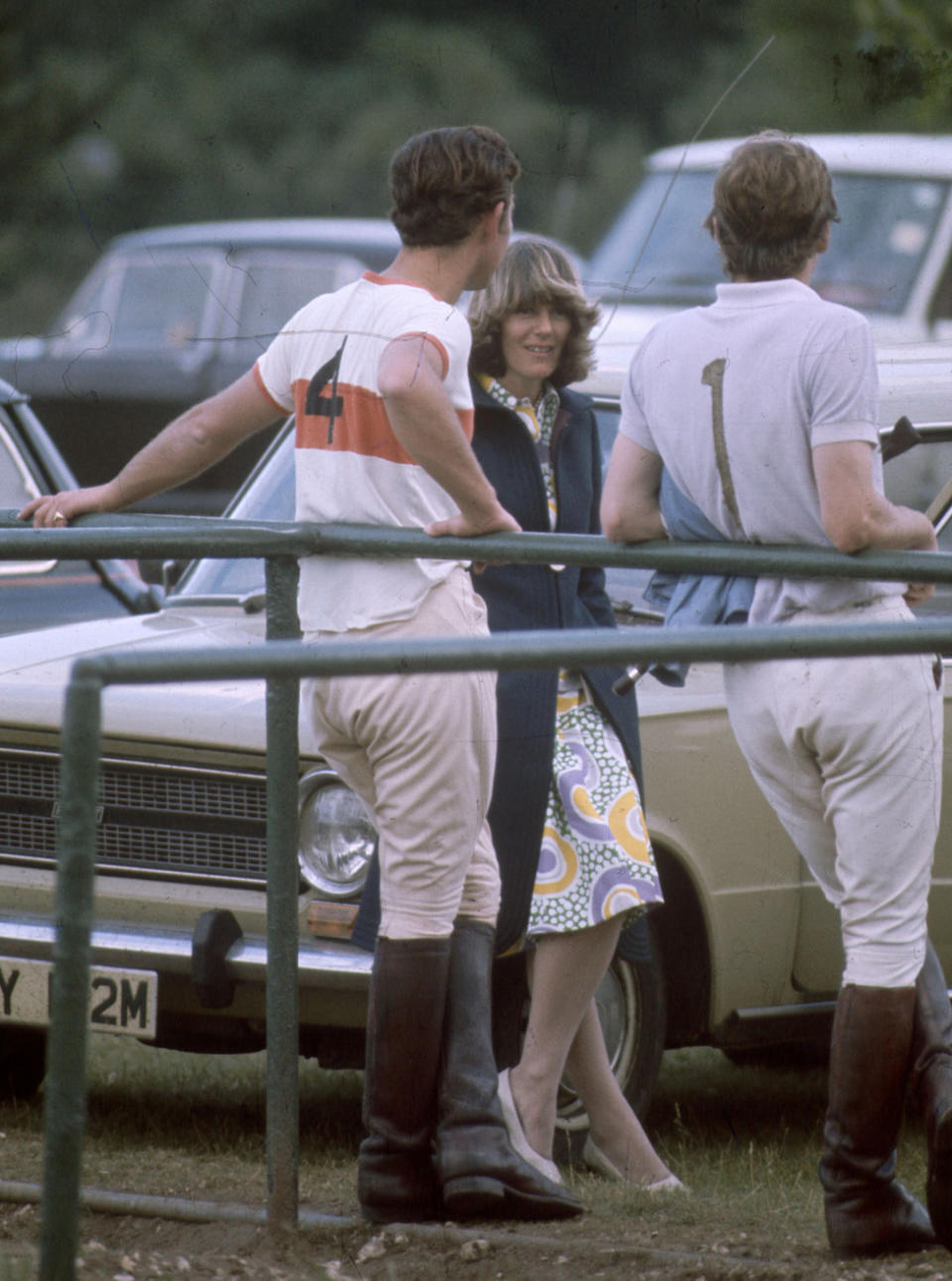 大約1972年，查爾斯在一場馬球賽之後休息，與卡米拉在一起