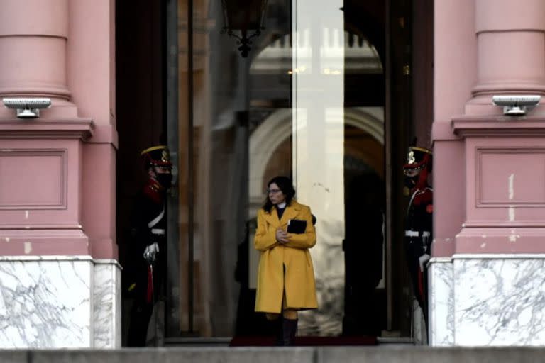 La ministra de Economía, Silvina Batakis, saliendo de Casa Rosada