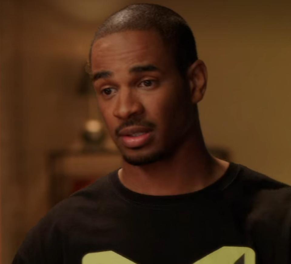 Damon Wayans Jr. as Coach talks to Jess about shopping in the "New Girl" pilot