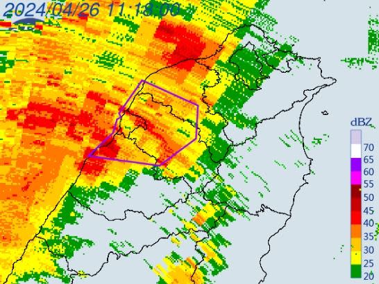 中央氣象署針對「桃園市、新竹市、新竹縣、苗栗縣」發布大雷雨即時訊息，持續時間至12時30分止。（圖／中央氣象署）