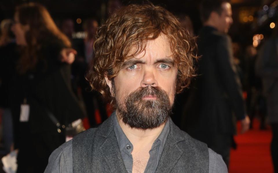 <p>In "Game of Thrones" spiele Peter Dinklage den Spross der mächtigen Lennister-Familie, im wahren Leben ist er wahrscheinlich ein Nachkomme eines deutschen Adelsgeschlechts: Seine Familie stammt väterlicherseits aus Deutschland. Nach dem Zweiten Weltkrieg ließ sie das "von" im Namen fallen, "um sich von den Nazis zu distanzieren", wie Dinklage in einem Interview erklärte. (Bild: Tim P. Whitby/Getty Images for BFI)</p>