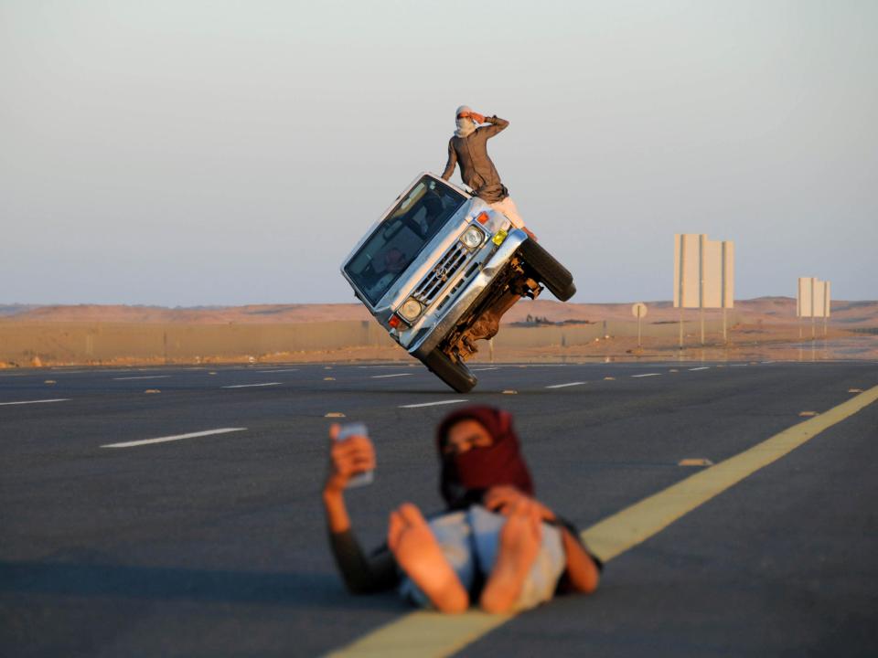 perfectly timed photo car selfie