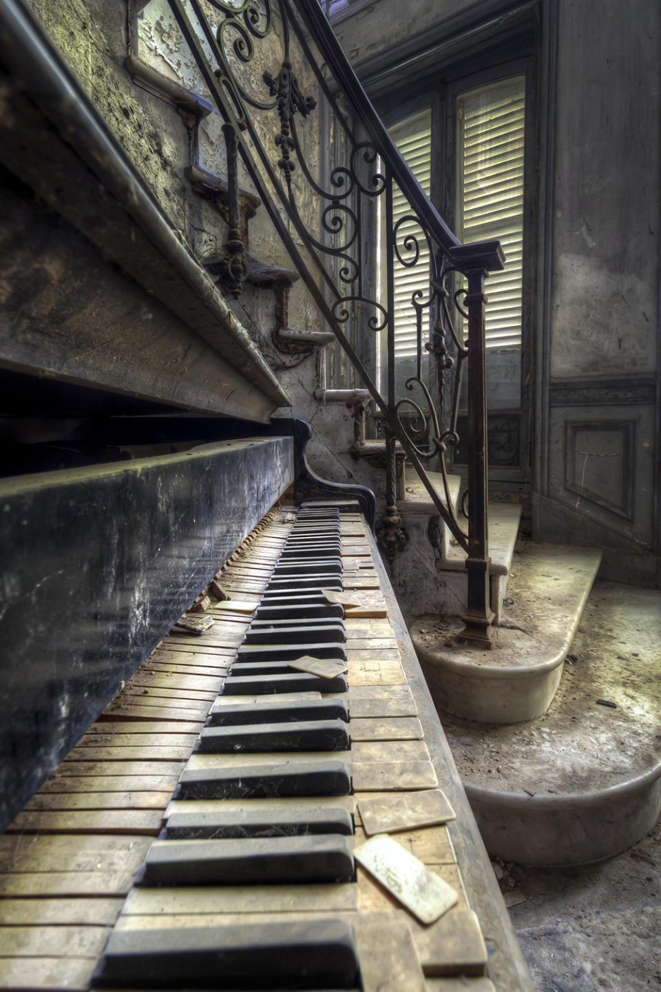 Abandoned piano in France