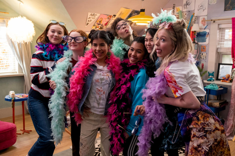 THE BABY-SITTERS CLUB (L to R) SOPHIE GRACE as KRISTY THOMAS, VIVIAN WATSON as MALLORY PIKE, KYNDRA SANCHEZ as DAWN SCHAFER, MALIA BAKER as MARY ANNE SPIER, ANAIS LEE as JESSI RAMSEY, MOMONA TAMADA as CLAUDIA KISHI, and SHAY RUDOLPH as STACEY MCGILL in episode 203 of THE BABY-SITTERS CLUB Cr. LIANE HENTSCHER/NETFLIX © 2021