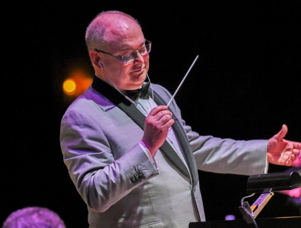 Principal Pops Conductor Stuart Chafetz will lead the Columbus Symphony this weekend during “In the Air Tonight: Symphonic Genesis and Phil Collins.