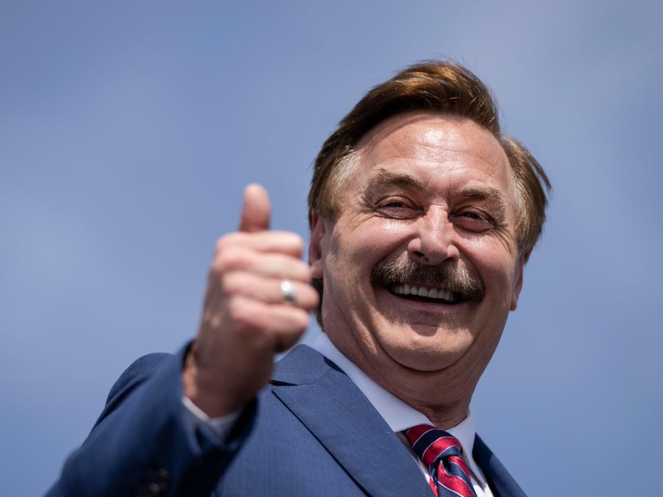 An image of MyPillow CEO Mike Lindell grinning and giving a thumbs-up