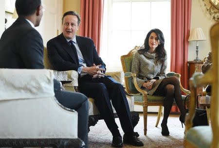 Lawyer Amal Clooney (R) sits with Britain's Prime Minister David Cameron and the former Maldives President Mohamed Nasheed (L) in 10 Downing Street, in London, Britain 23 January 2016. REUTERS/Andy Rain/Pool