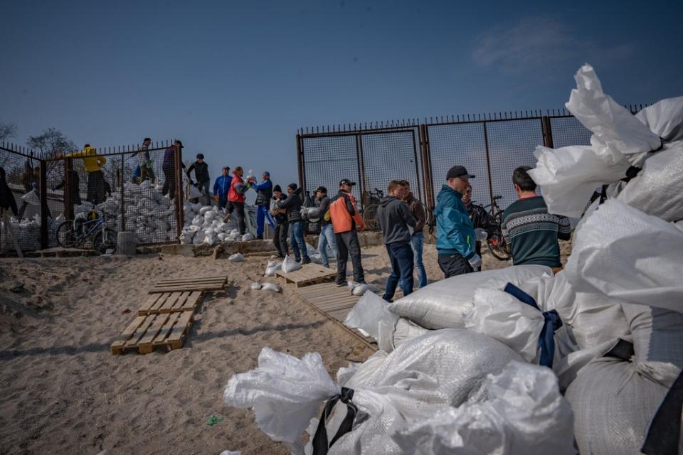 Volunteers make sandbags on the beach in Odessa (Bel Trew)