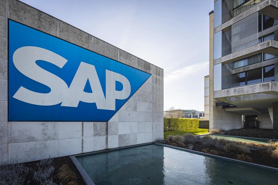 Logo und Gebäude des börsennotierten Softwarekonzern SAP, Hauptverwaltung in Walldorf, Baden-Württemberg. - Copyright: picture alliance / imageBROKER | Arnulf Hettrich