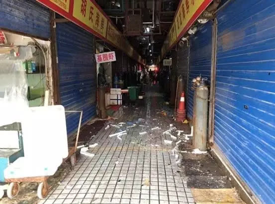 Unhygienic conditions in the Huanan Market.