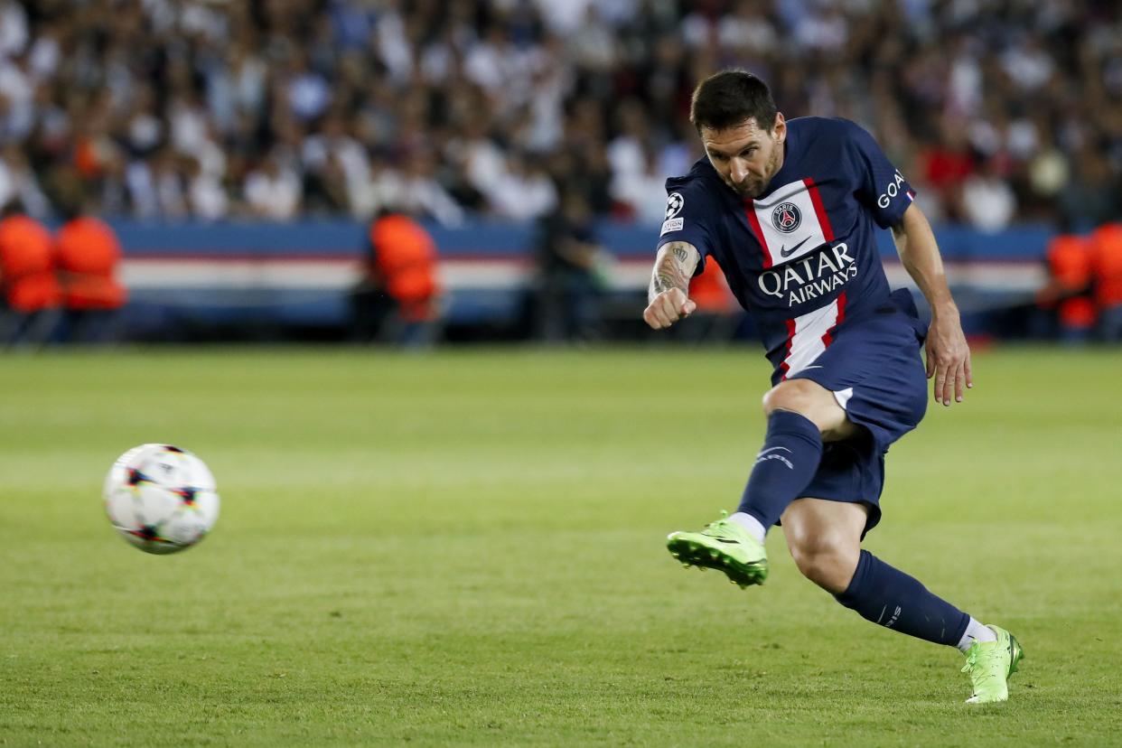 Lionel Messi #30 of Paris Saint-Germain shoots the ball during the UEFA Champions League group H match between Paris Saint-Germain and Juventus at Parc des Princes.