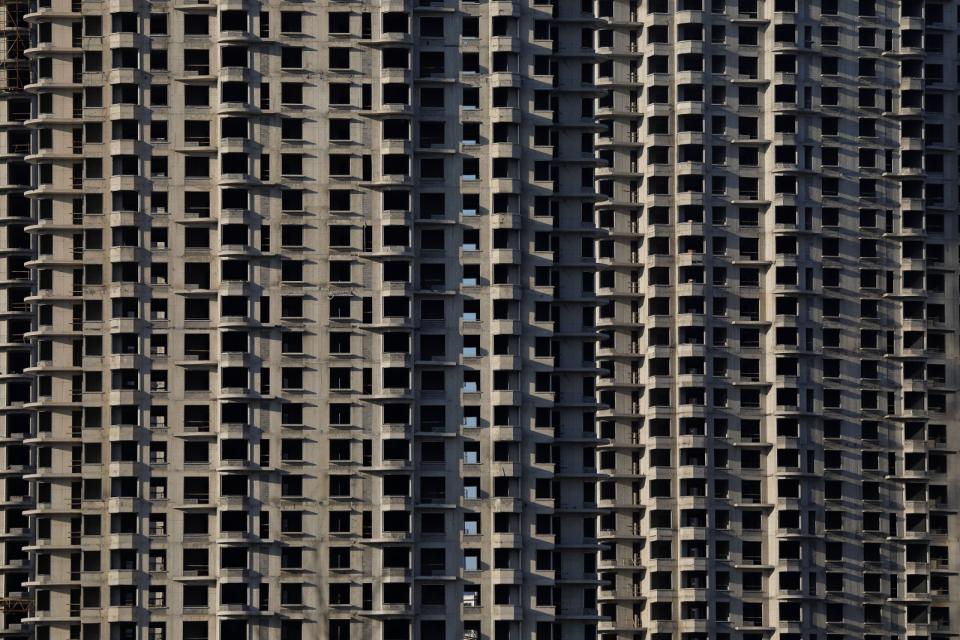 中國各地未蓋完的大樓建築。路透社資料照片