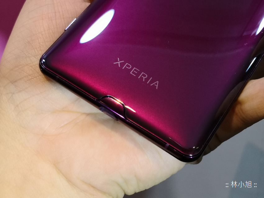 實機比照片還好看！旗艦 SONY Xperia XZ3 帶來更升級的影音娛樂體驗以及漂亮曲面 OLED 2K 螢幕讓機身變得更美