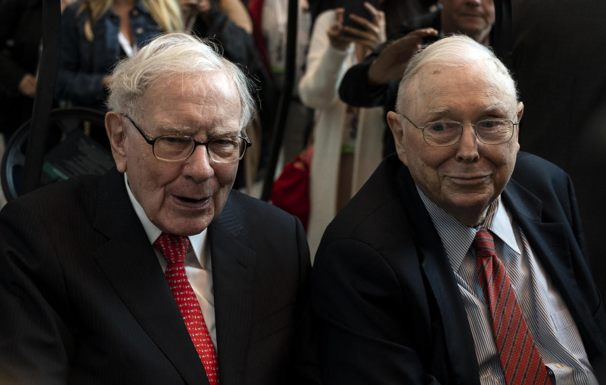 Warren Buffett (L), CEO of Berkshire Hathaway, and vice chairman Charlie Munger attend the 2019 annual shareholders meeting in Omaha, Nebraska, May 3, 2019. (Photo by Johannes EISELE / AFP)        (Photo credit should read JOHANNES EISELE/AFP via Getty Images)