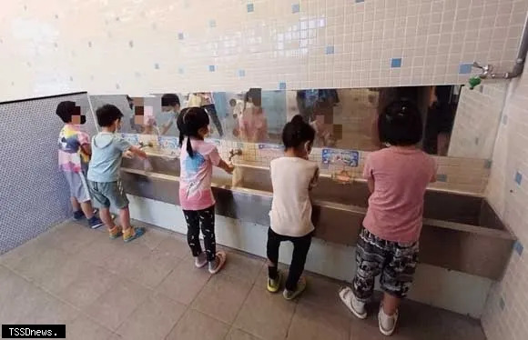 腸病毒進入流行季， 宜蘭縣提醒家長及教托育機構留意學童衛生與健康。勤洗手預防腸病毒。（宜蘭縣衛生局提供）