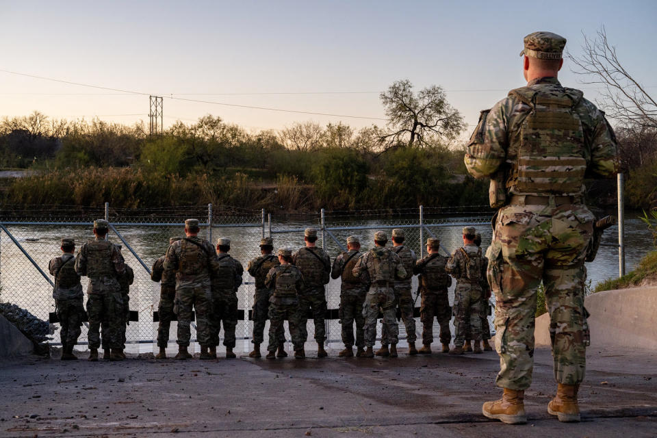 Image: *** BESTPIX *** State Of Texas Takes Control Of Park On Border In Eagle Pass, In Effort To Curb Migrant Crossings (Brandon Bell / Getty Images)