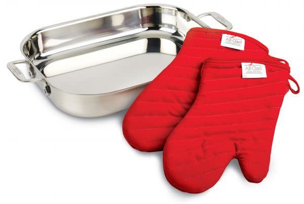 3) Lasagna Pan with Two Oven Mitts