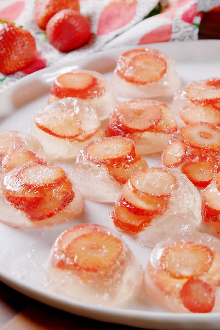 strawberry champagne jell o shots vertical