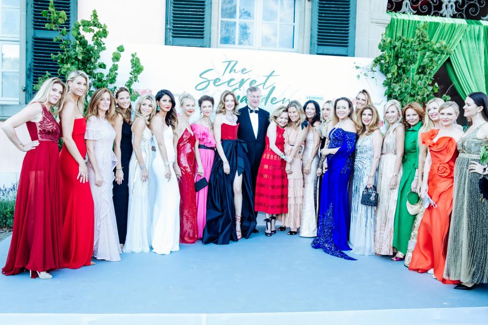 <h1 class="title">Natalia Vodianova and the gala committee</h1><cite class="credit">Photo: Serge Outrush</cite>